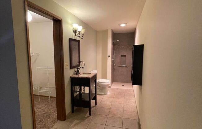 2 beds, 2 baths, $1,600, Unit Unit #103