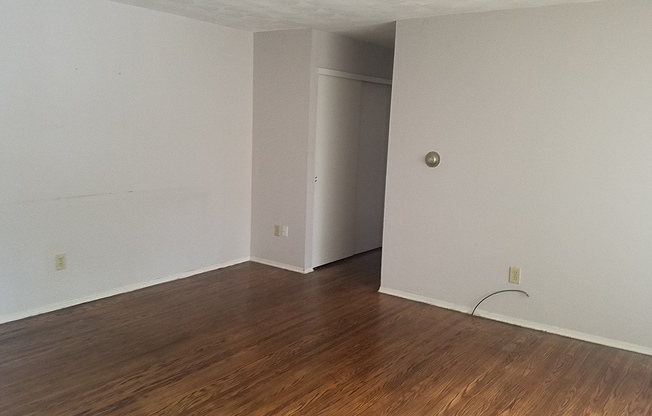 2 beds, 1 bath, 1,025 sqft, $1,250, Unit 138-06 Woodhill