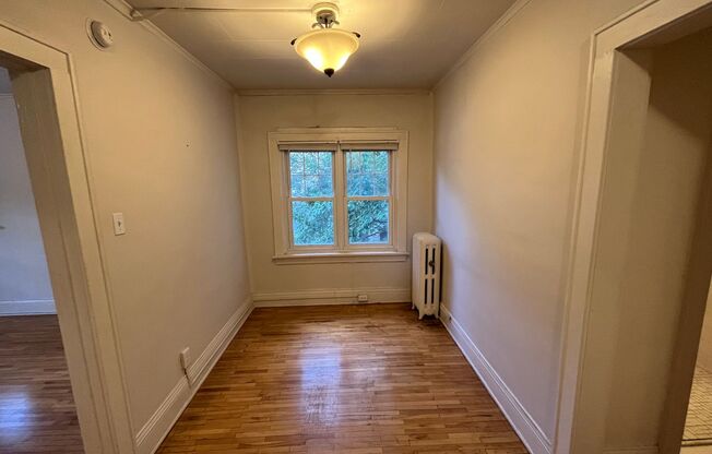 2 beds, 1 bath, 700 sqft, $1,350, Unit 202