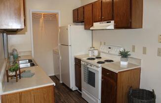 Towne Creek apartments in Gainesville Ga photo of white kitchen appliances