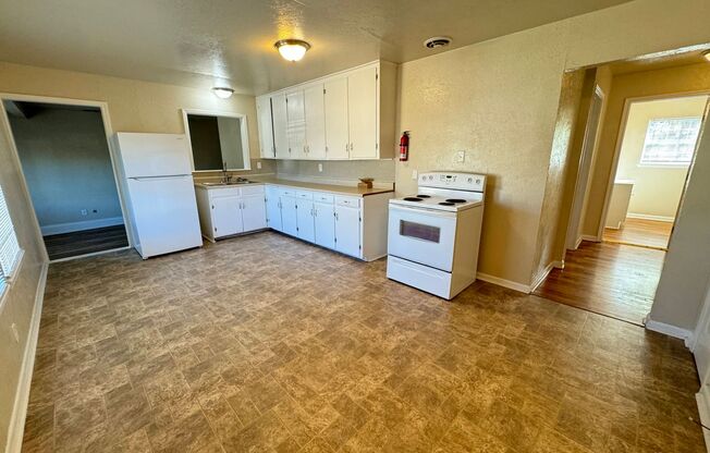 3 beds, 1 bath, $1,100