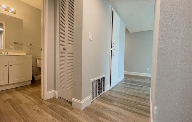 2 beds, 1 bath, 840 sqft, $1,695, Unit RO-43