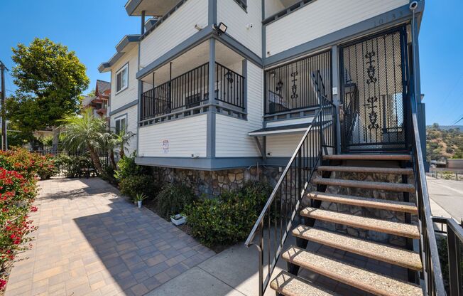 10133 Tujunga Canyon Blvd.