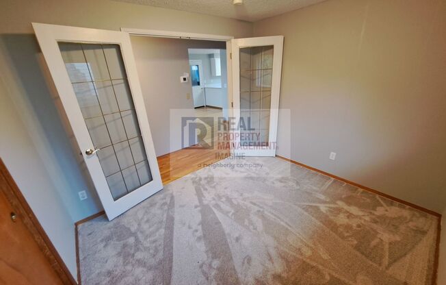 3 beds, 1 bath, $2,295