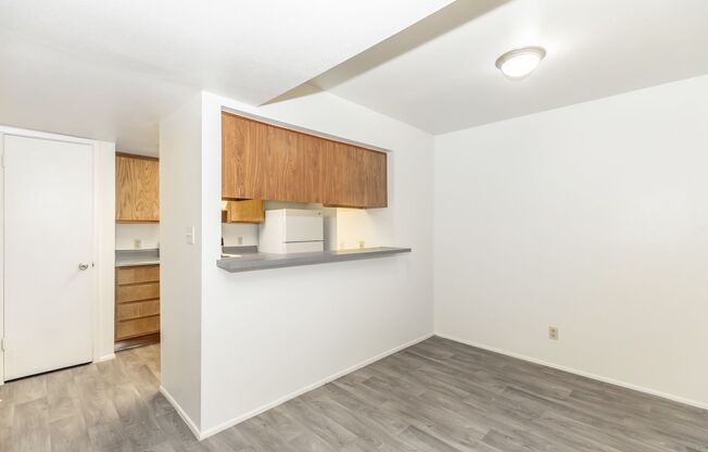 2 beds, 1.5 baths, 899 sqft, $1,262, Unit 2162