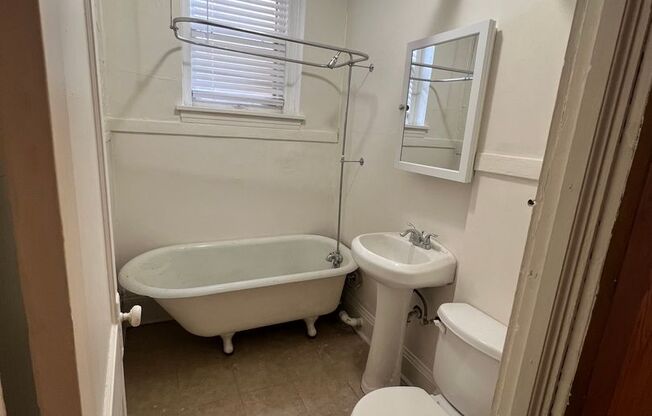 1 bed, 1 bath, 440 sqft, $960, Unit 100