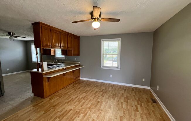 Spacious 3 BR 2 BA Available now in LaVergne