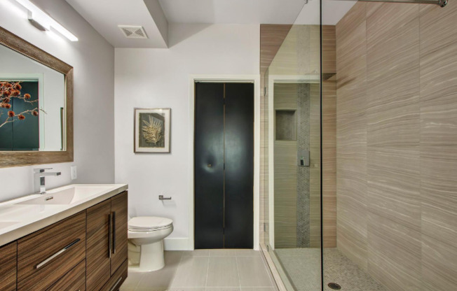 525 W Lakeside Dr
