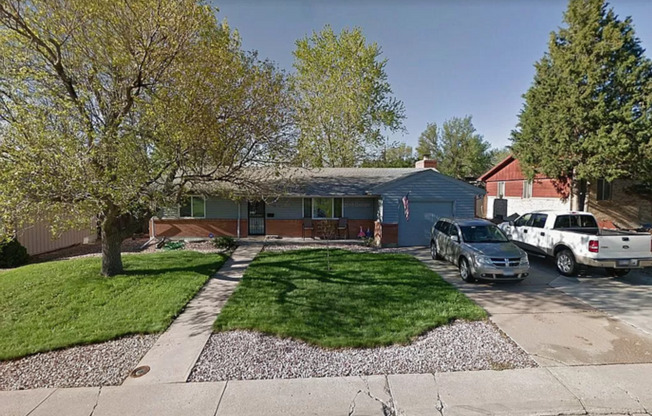 Huge room in a large shared home, private bathroom, great neighborhood, friendly roommates!