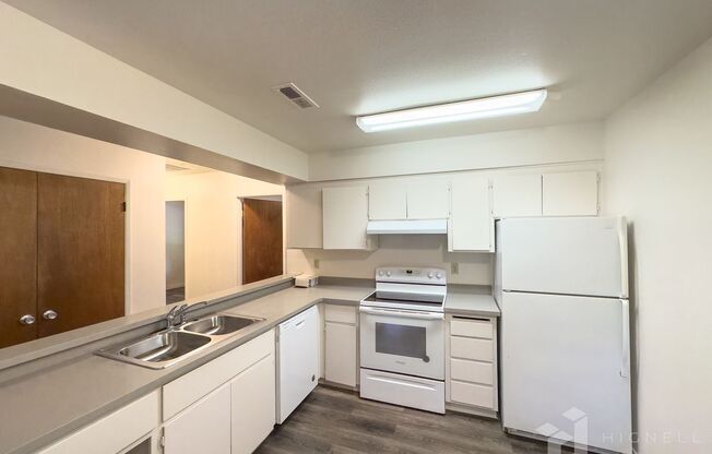 3 beds, 1 bath, $1,550, Unit 16