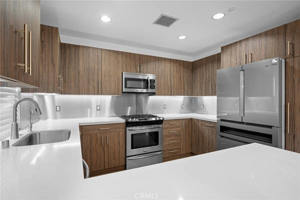 11023 Fruitland Dr Apt 104