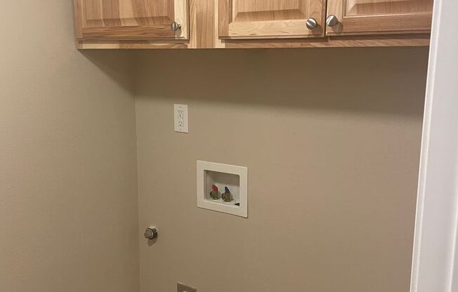 2 beds, 1 bath, 945 sqft, $1,500, Unit 090