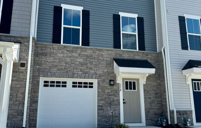 Brand New!! 3 Bedroom Townhouse w/garage located in Poquoson