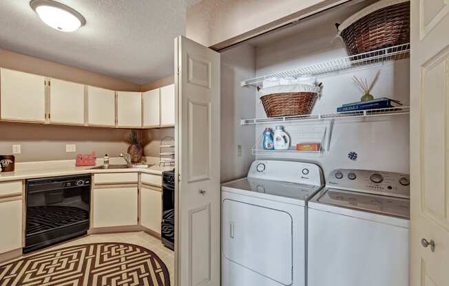 Welcome to River's Cove Apartment Homes