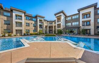 FIND YOUR HOME AT HUNTERS CREEK - LUXURY DENTON APARTMENTS