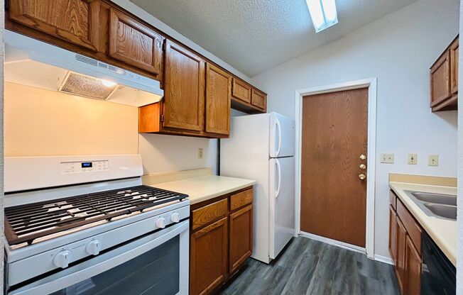 416 GREENLAWN BLVD