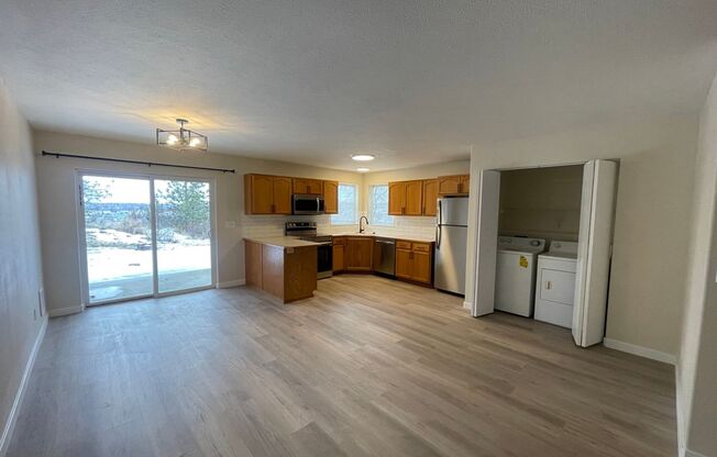 2 beds, 1 bath, 990 sqft, $1,400, Unit 2