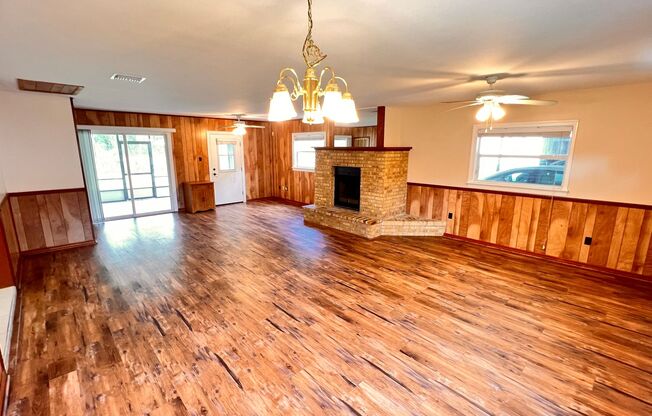 Modern Comfort Meets Prime Location – Spacious 3BR/2BA Retreat Near Dean & University!