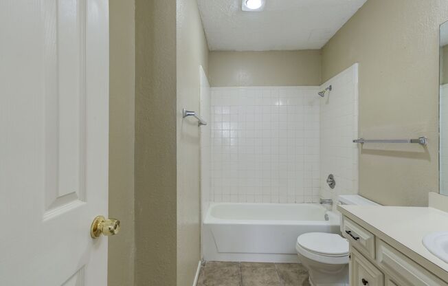 2 beds, 2 baths, 926 sqft, $737, Unit #29