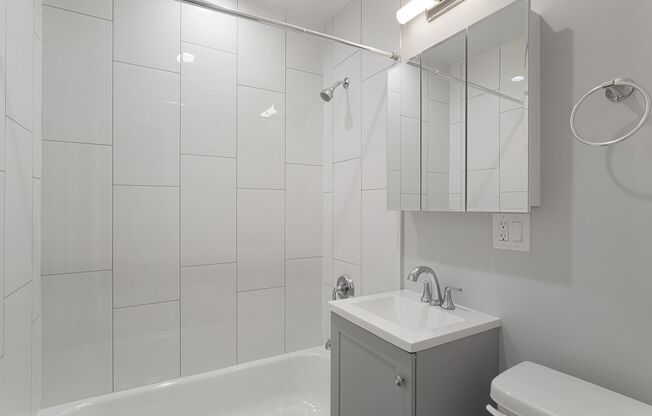 3 beds, 1.5 baths, 881 sqft, $2,750, Unit 7070-3S
