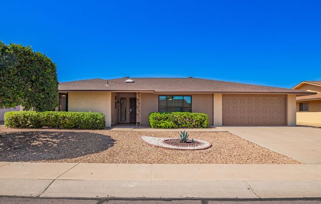 Beautifully updated 2 bed 2 bath in Sun City! TONs of amenities!!