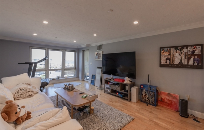 1001 MARINA DR