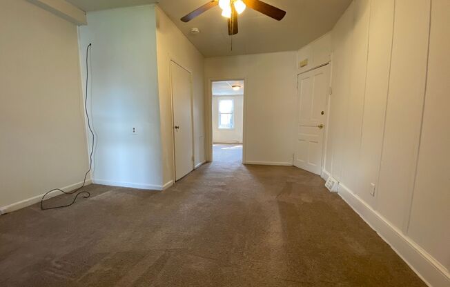 One Bedroom in Oakland! Great Location & Heat is Included! Call Today!