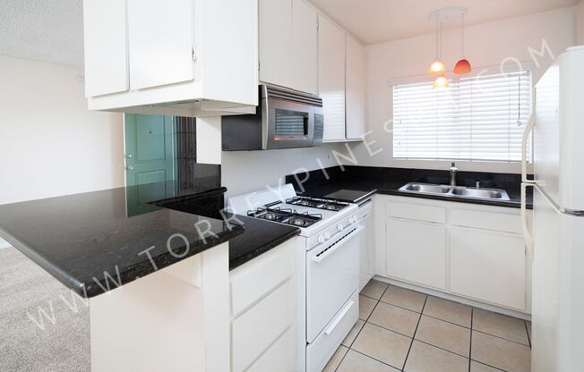 One Bedroom in Gated Community, FREE Laundry, and Garage Parking!