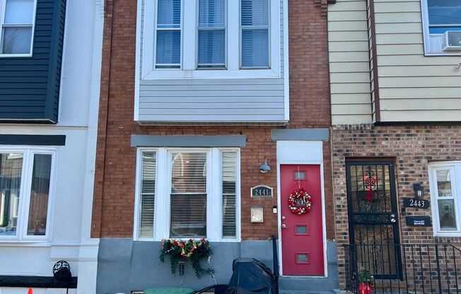 Gorgeous 3-Bedroom Townhome in South Philadelphia! Available January 1st!