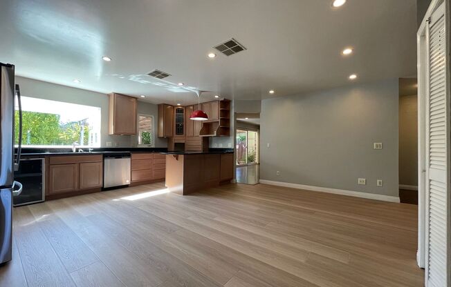 Nice and clean three bedrooms and two bathroom on a quiet cul-de-sac (Single-story house)
