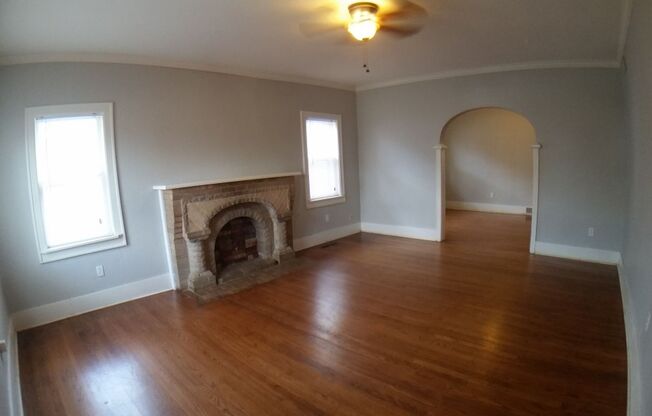 2 beds, 1 bath, $916