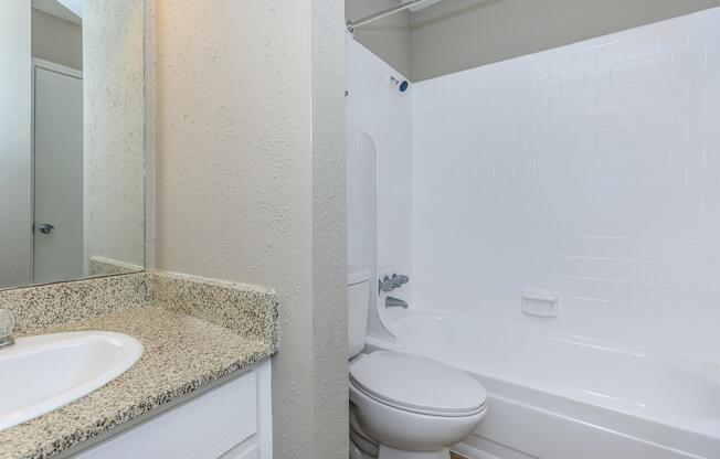 2 beds, 1 bath, 851 sqft, $879