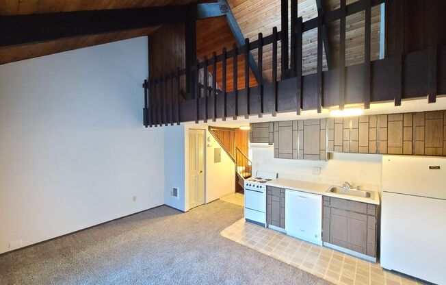 1 bed, 1 bath, 450 sqft, $1,050, Unit 24