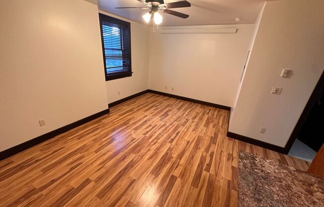 Studio, 1 bath, 450 sqft, $995, Unit B01