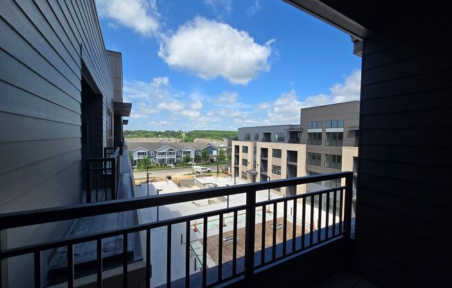 1 bed, 1 bath, 900 sqft, $2,060, Unit 8421-326