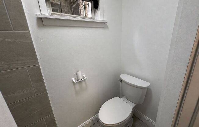 2 beds, 1 bath, $1,250, Unit #2