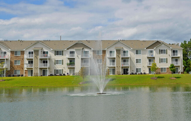Lake with Fountain at Killian Lakes Apartments and Townhomes, Columbia