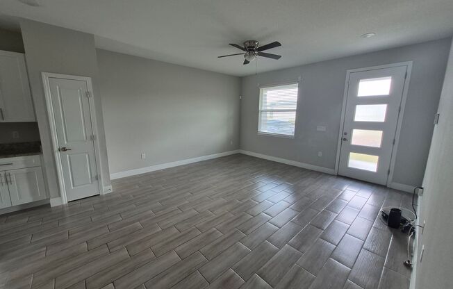 Newer 4 bedroom/3 bathroom in Poinciana!