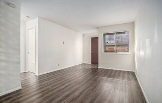 2 beds, 1 bath, $2,400, Unit C