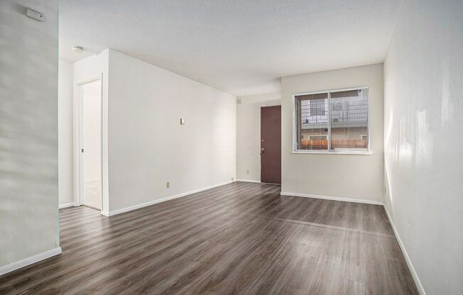 2 beds, 1 bath, $2,400, Unit C