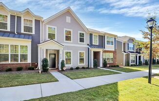 Like new townhome in the Davis Lake community!