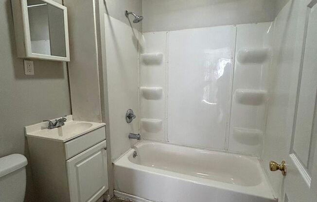 1 bed, 1 bath, $550, Unit Unit #3