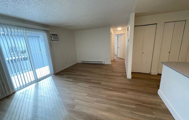 2 beds, 1 bath, 780 sqft, $1,100, Unit 11