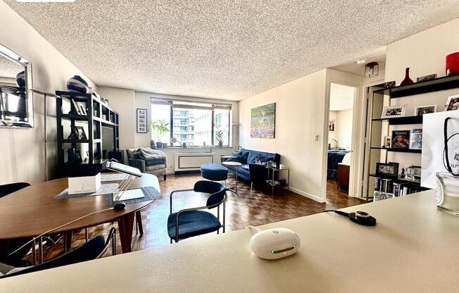 1 bed, 1 bath, $4,800, Unit 21E