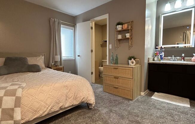 2 beds, 1.5 baths, 680 sqft, $949, Unit 8534