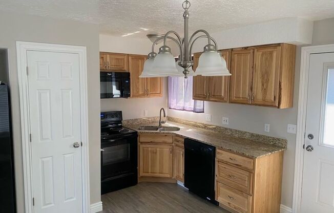 Deposit Moves You In! 4 Bed 1.5 Bath Duplex for Rent in Tooele