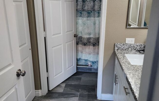 2 beds, 2 baths, $1,900, Unit Unit 1009