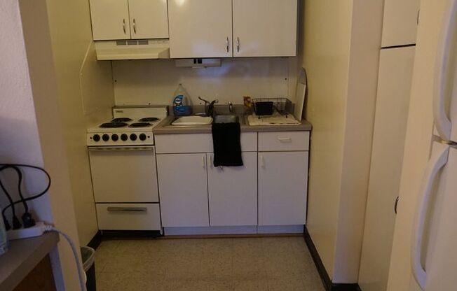 1 bed, 1 bath, $1,100, Unit 3B