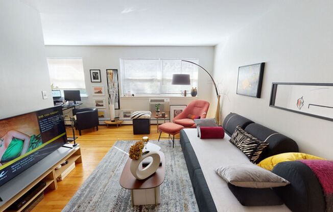 1 bed, 1 bath, $2,090, Unit 352