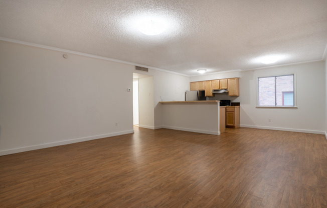 2 beds, 1 bath, 1,000 sqft, $1,738, Unit 24F-110